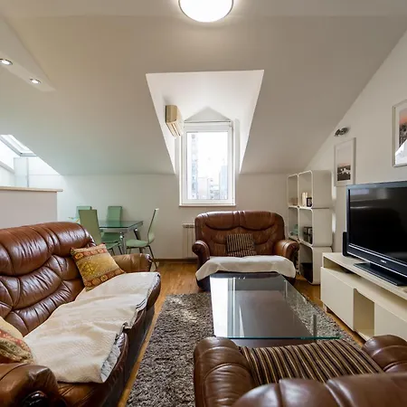 Spacious Family Apartment *